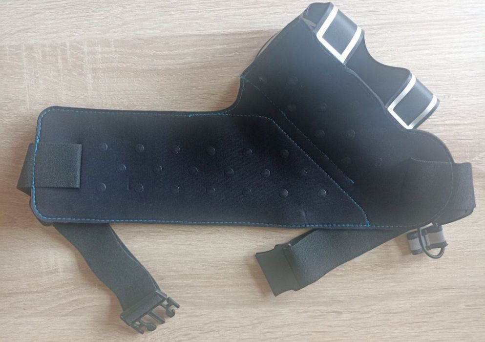 Pas z butelką, miejsce na telefon i klucz