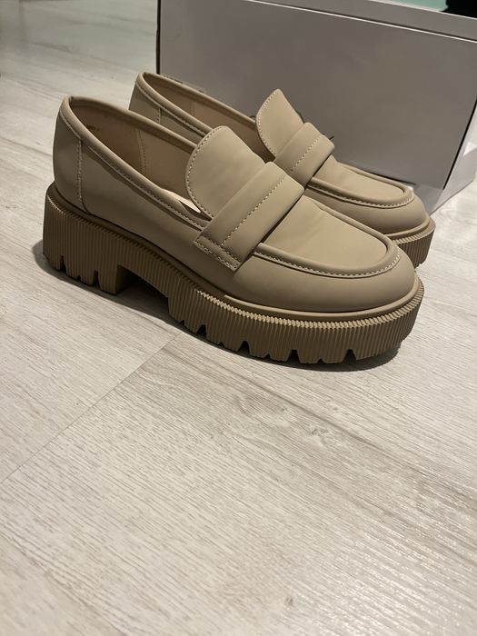 Nowe w pudełku loafers 38 deichann catwalk beżowe w pudełku