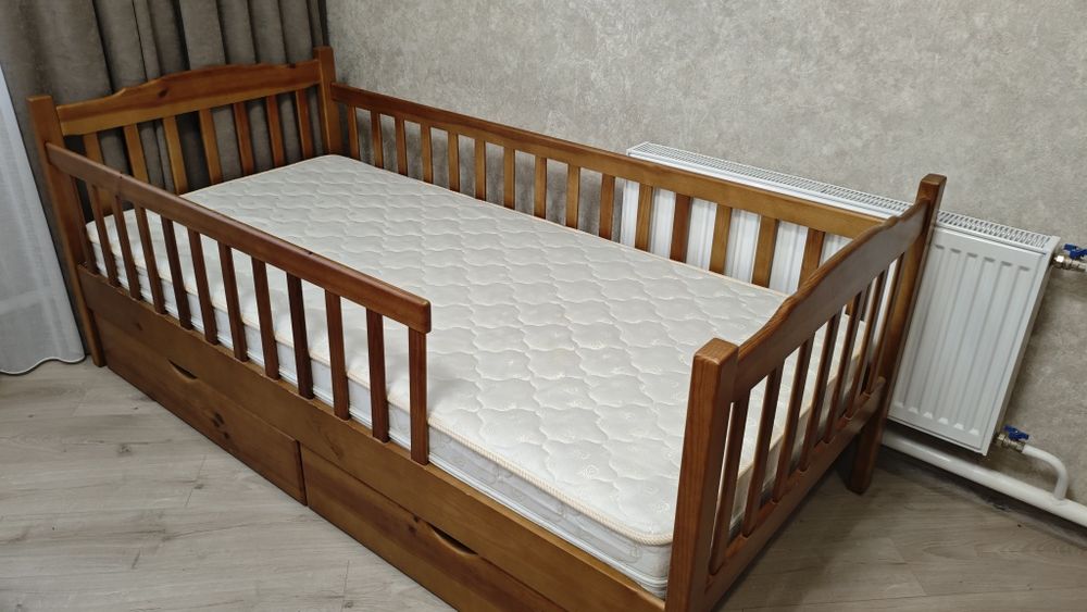 Дерев'яне дитяче ліжко 90х200 з ортопедичним матрацом як нове