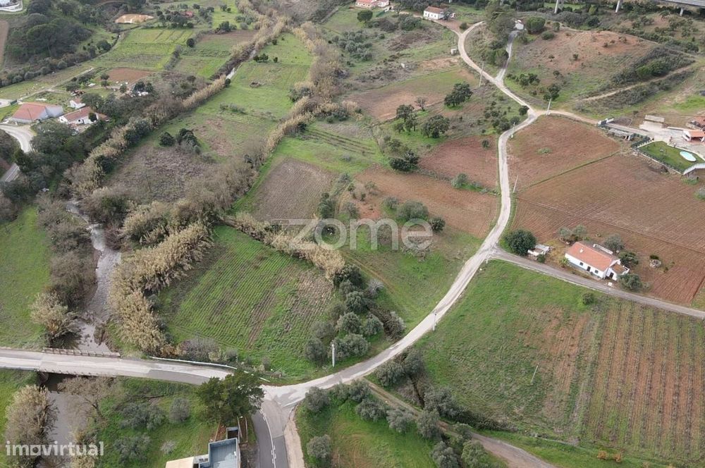 Terreno em Vale Figueira, Messines, com leito de água, 9.400 m².