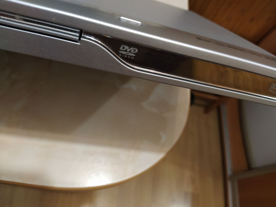 DVD плеєр LG модель DKE577XB