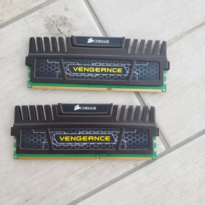 Пам'ять Corsair DDR3 1866C9 2×4GB