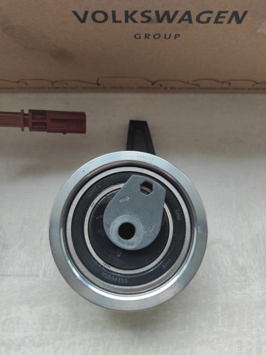 Помпа на Кодіак 2,0 дизель 04L121011N + усі ролики 04L198119K ГРМ