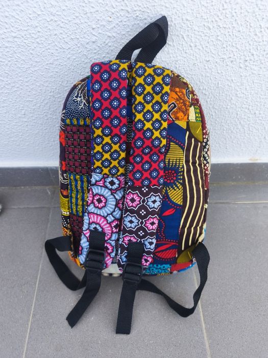 Mochila com retalhos de tecido inspiração Africana