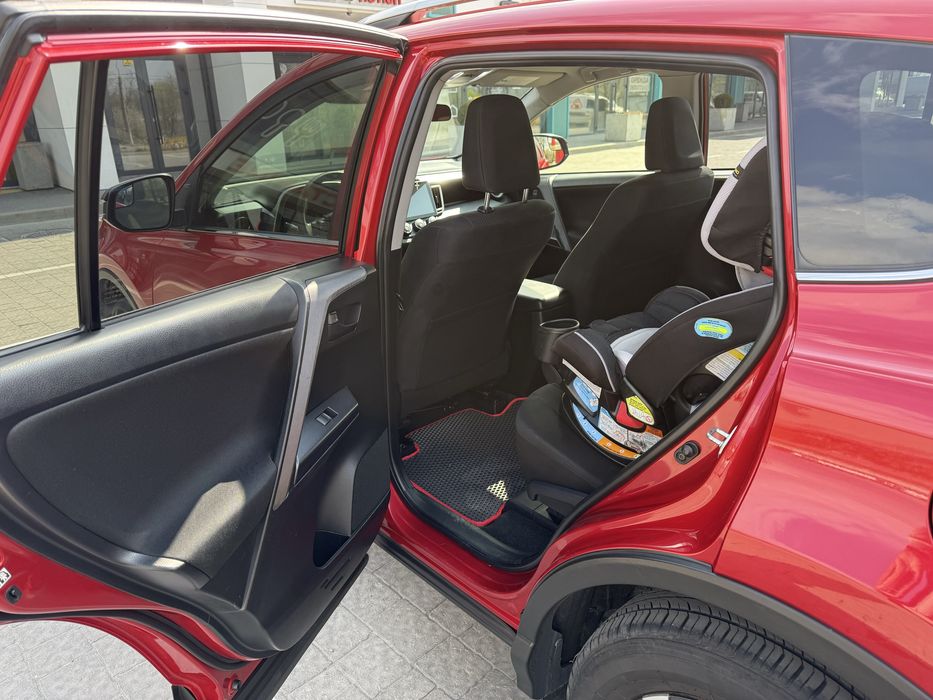 Toyota RAV4 2017 рік