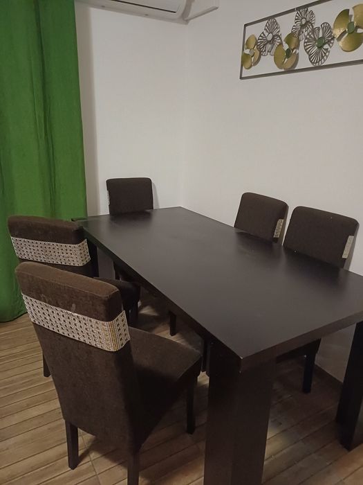 Mesa de jantar e 6 cadeiras