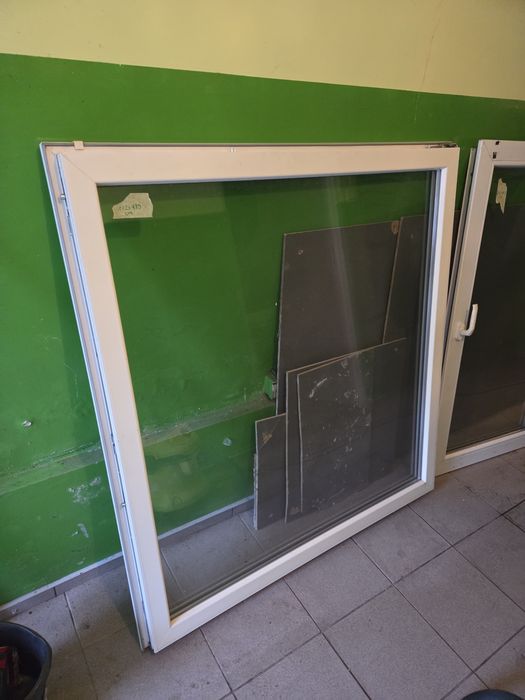 Białe plastikowe okno 203x140cm