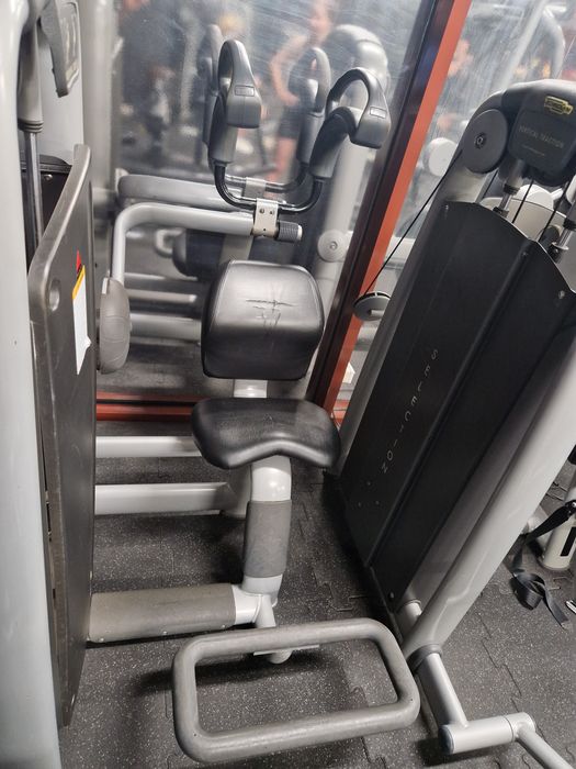 Do sprzedania maszyna na brzuch technogym
