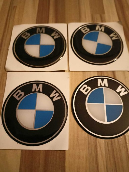 bryloczek z naklejkami na kapsle bmw