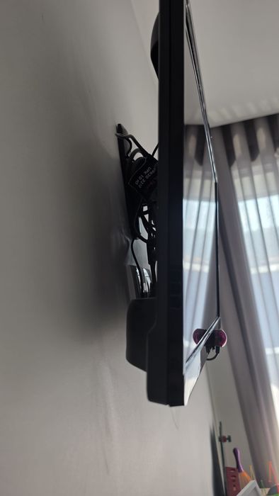 TV KUNFT 24" + Android TV Stick DQ03