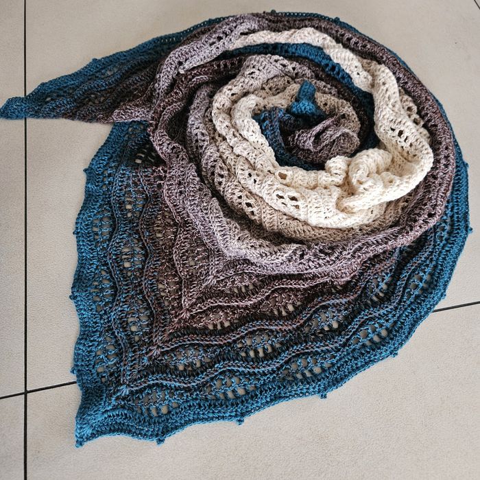 Chusta robiona ręcznie na szydełku rękodzieło Handmade