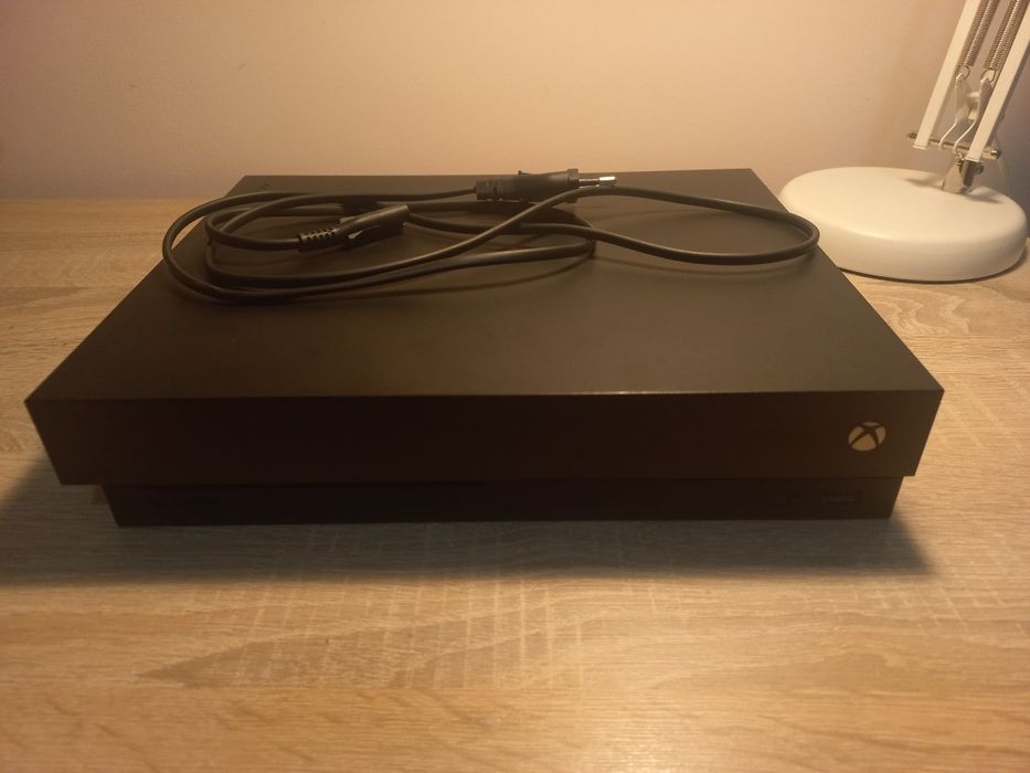 Xbox One X — Stan Bardzo Dobry, Polecam!