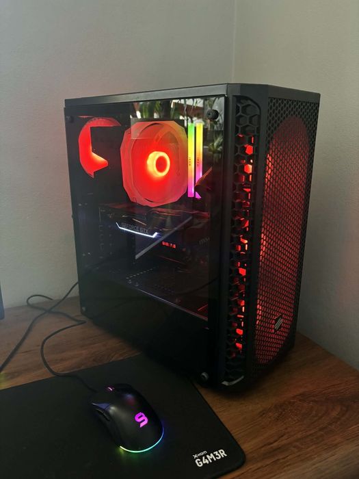 Całe stanowisko / Komputer RYZEN GTX