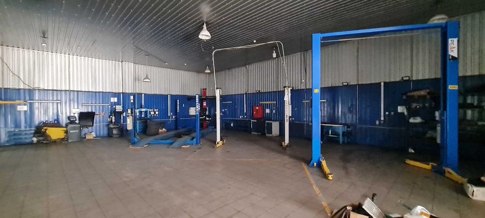 Продаж 790 кв.м. Фасадне приміщення та сто. вул. Космонавтів.