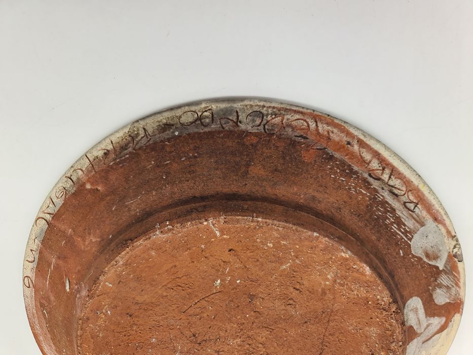 Prato em barro decorativo de coleção