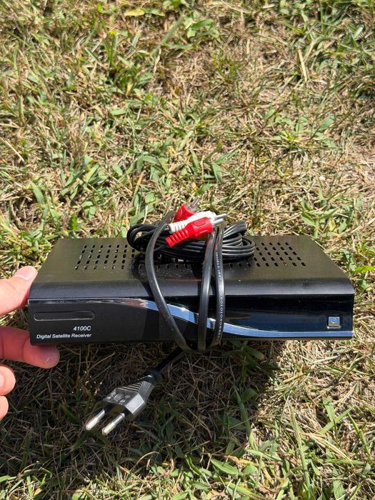 Супутникова антена 80 см + 4 головки LNB + DiSEqC + ресивер 4100C
