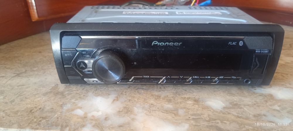 Rádio Pioneer com bluetooth não tem um ano ainda com garantia