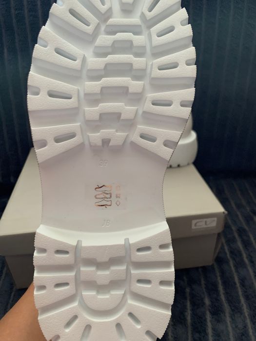 Продам осінні черевики