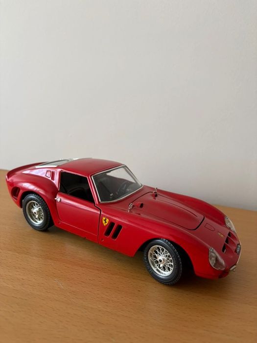 Carro Ferrari GTO miniatura