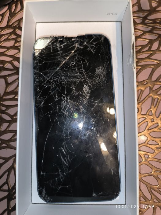 Продам айфон 13 на запчасти.стан на фото