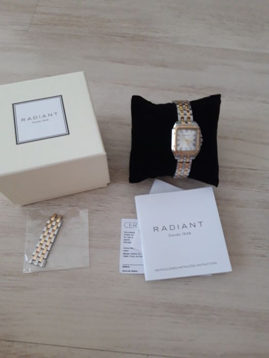 Relógio prateado e dourado Radiant