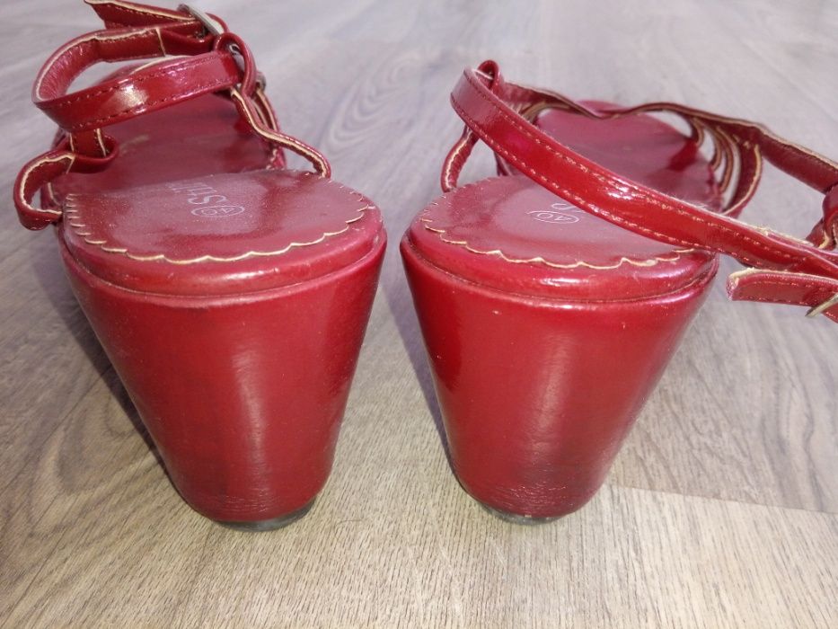 Sandálias vermelhas