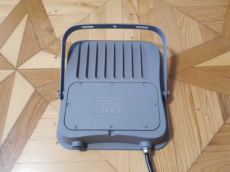 Світлодіодний ліхтар на сонячній батареї