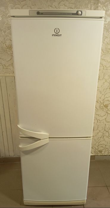 Продам холодильник Indesit