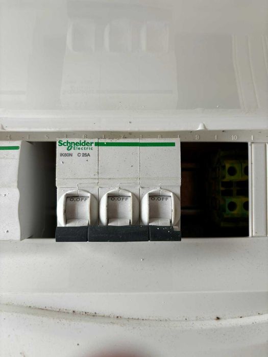 Vendo Quadro Elétrico Exterior Novo - Completo e Pronto para Uso