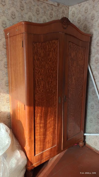 Мебель під реставрацію: сервант, шкаф, сервант, стіл, триляж