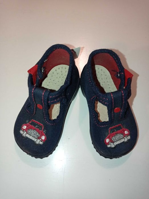 Kapcie, pantofle chłopięce rozmiar 18