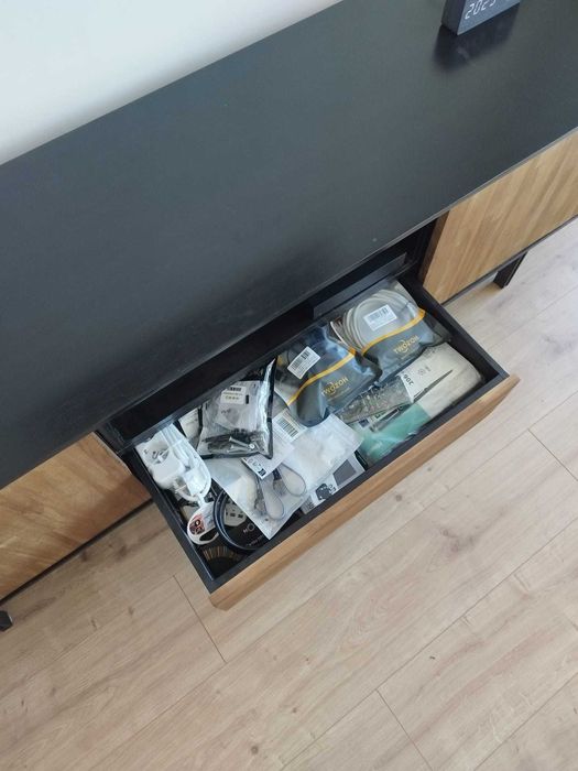 Móvel de sala em madeira maciça