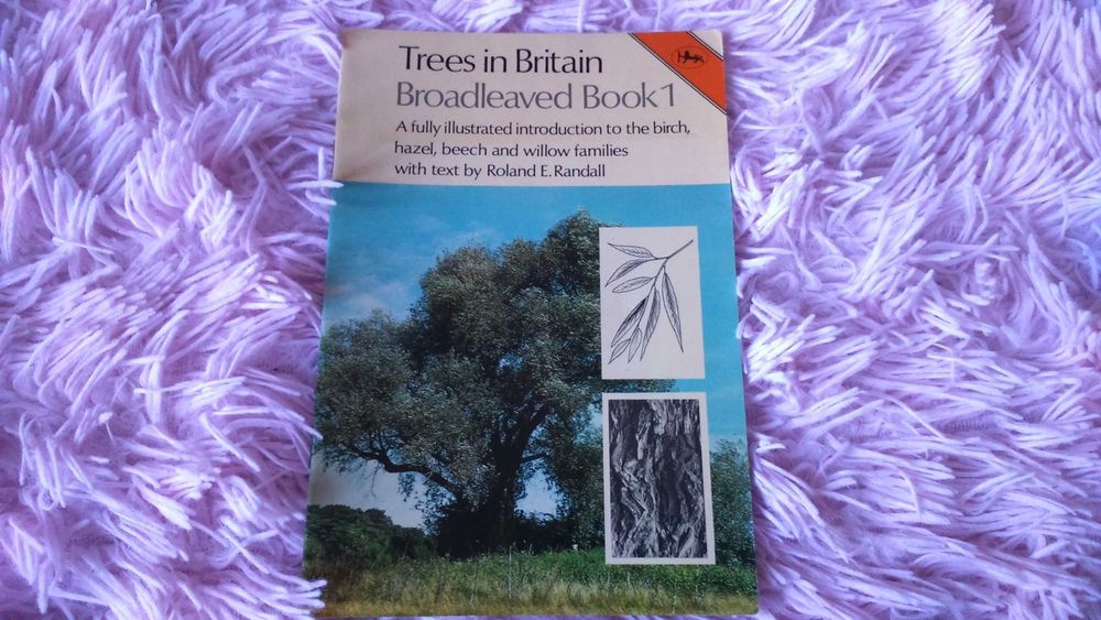 Книга англійська Trees in Britain  Дерева Британії Широколисті кн. 1
