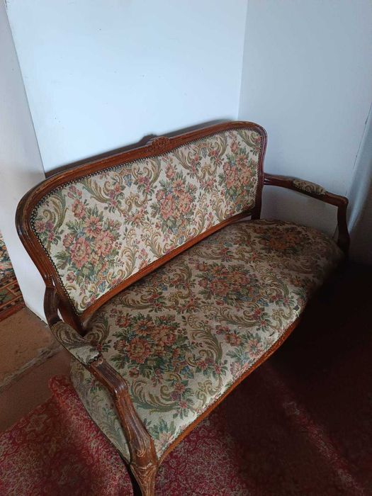 Продам старинный диванчик