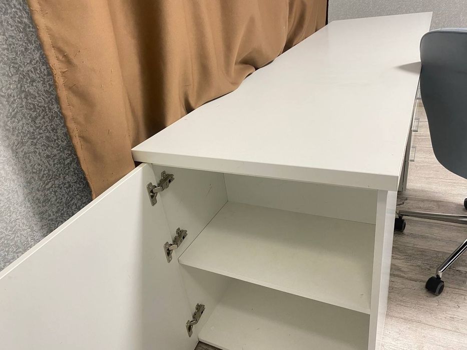 Стіл для роботи чи навчання