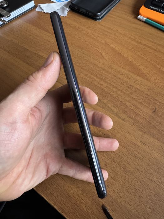 Samsung A31, 4gb оперативы, 64gb встроеная + слот.