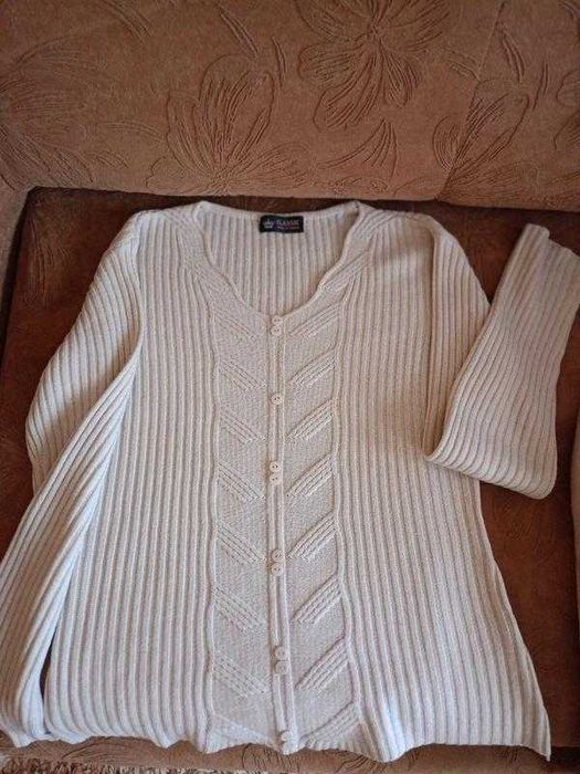 Светр бежевий, тепла кофта з гудзиками