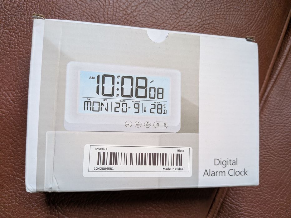 Relógio digital com despertador