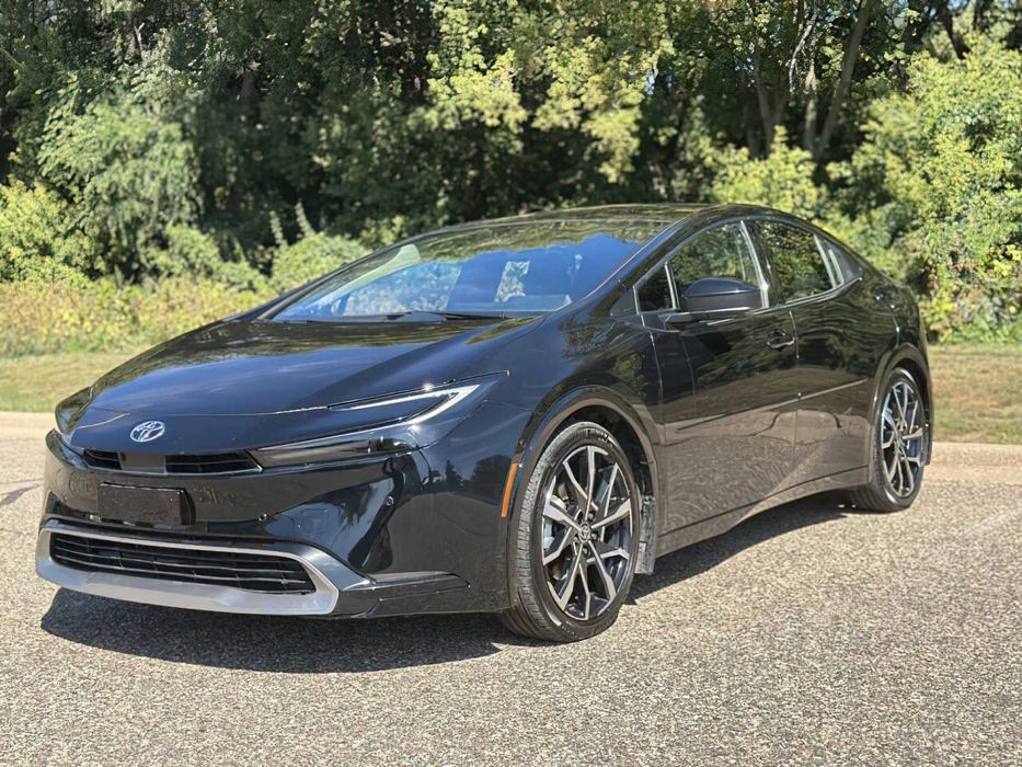 Toyota Prius Prime      2024
