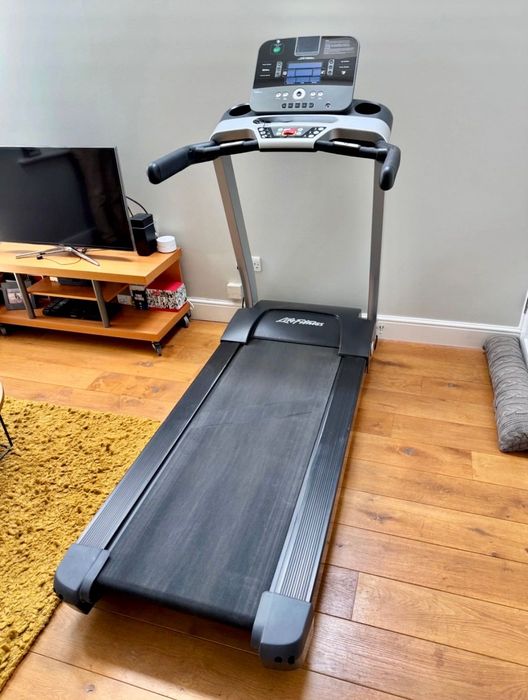 Бігова доріжка Life Fitness F3 / Track+