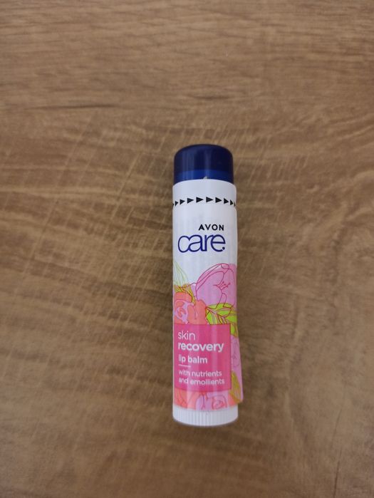 Pomadka Avon skin recovery