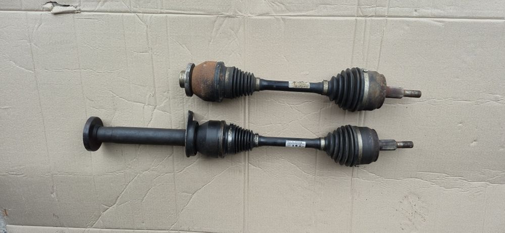 Піввісь VW T5 2.5 полуось привід вал шрус 7H0407271  7H0407272