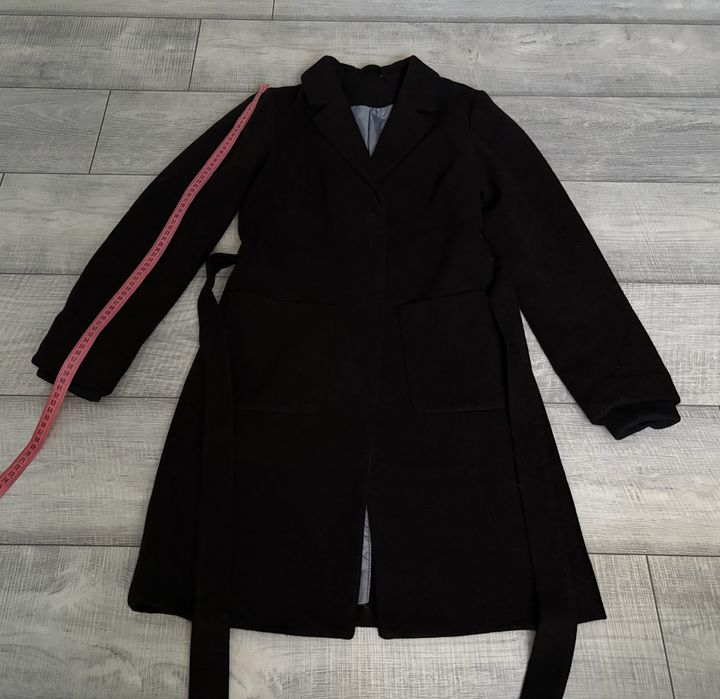Пальто чорне на запах