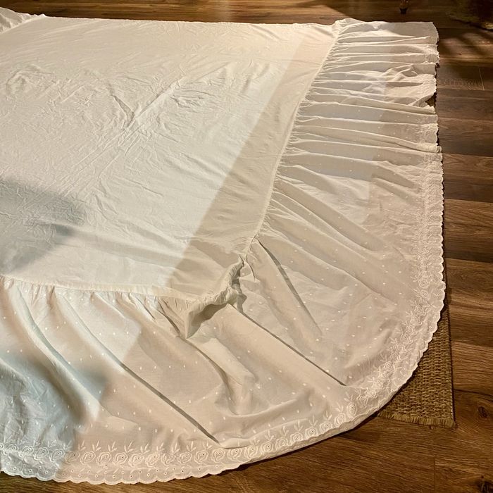 Duże ekskluzywne białe pześcieradło