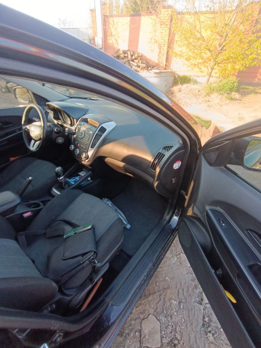 Продам автомобіль Kia ceed