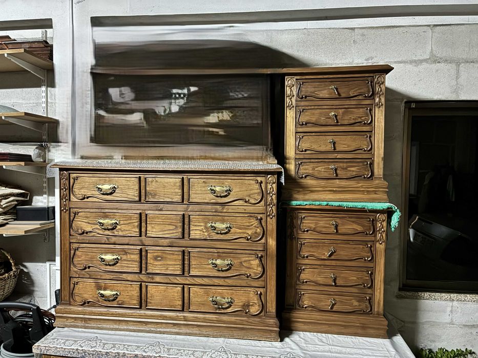 Conjunto roupeiro, espelho, cômoda e mesas de cabeceira madeira maciça