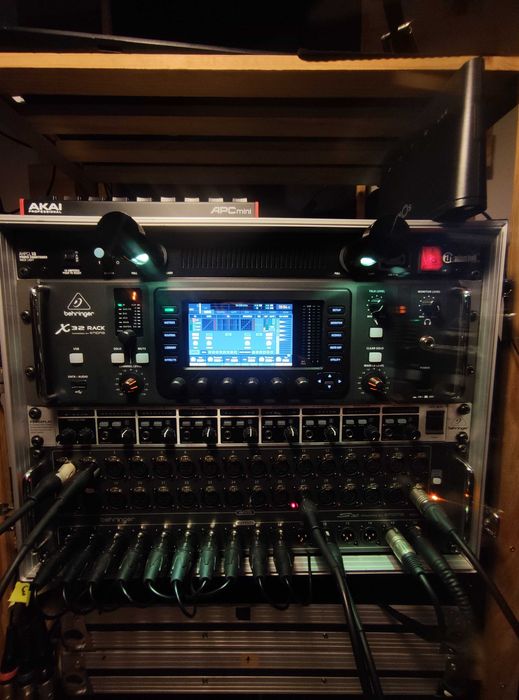 Behringer X32 Rack (Como nova)