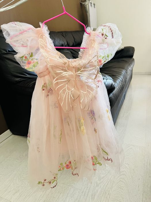 Ніжна святкова сукня