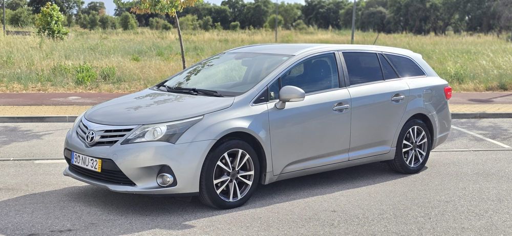 Toyota Avensis SW 2.0 D-4D Ano 2013 a diesel