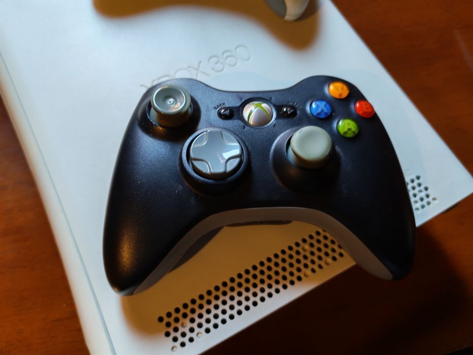 XBOX 360 com 2 comandos